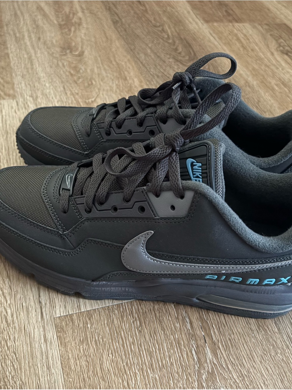 Nike Men's Black and Gray Air Max Sneakers with Teal Accents - Picture 4 of 7